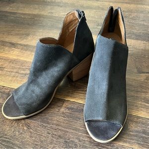 NWOT Susina Peep Toe Booties